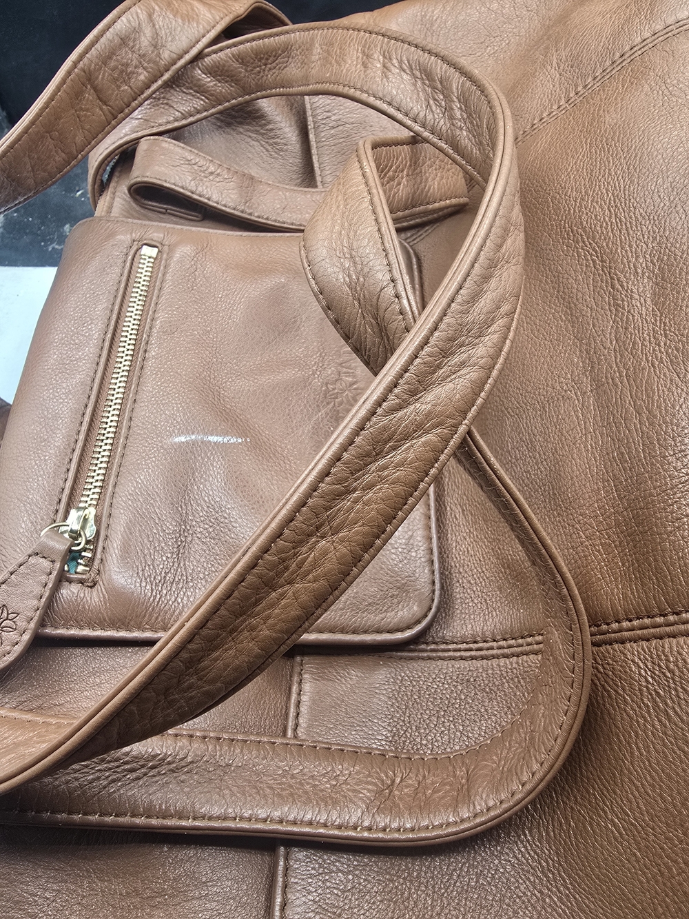 Everyday Classic Shoulder Bag in Cognac Brown